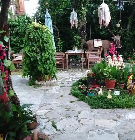 Sempati Готель